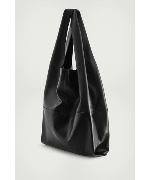 COS（コス）の「SLOUCHYトートバッグ - レザー（トートバッグ・メンズ・ブラック・ONE SIZE）」の3枚目の写真