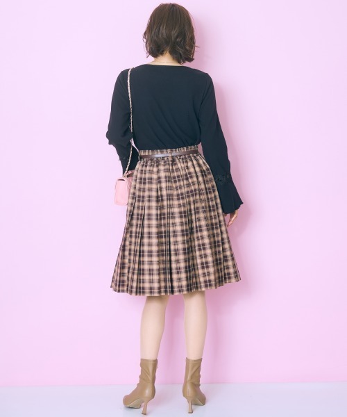 marun(マルン)の「<大きいサイズ> 袖口レース切替トップス marun(Tシャツ/カットソー・レディース・ブラック/アイボリー・L/5L/4L/3L/LL)」の15枚目の写真