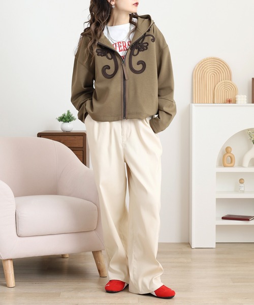 EGLANTINE（エグランティーヌ）の「EGLANTINE コード刺繍ジップパーカー（パーカー・レディース・モスグリーン/ブラック・38）」の12枚目の写真