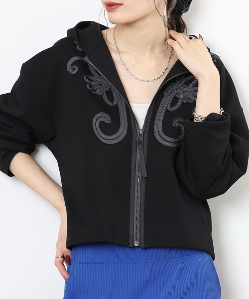 EGLANTINE（エグランティーヌ）の「EGLANTINE コード刺繍ジップパーカー（パーカー・レディース・モスグリーン/ブラック・38）」の4枚目の写真