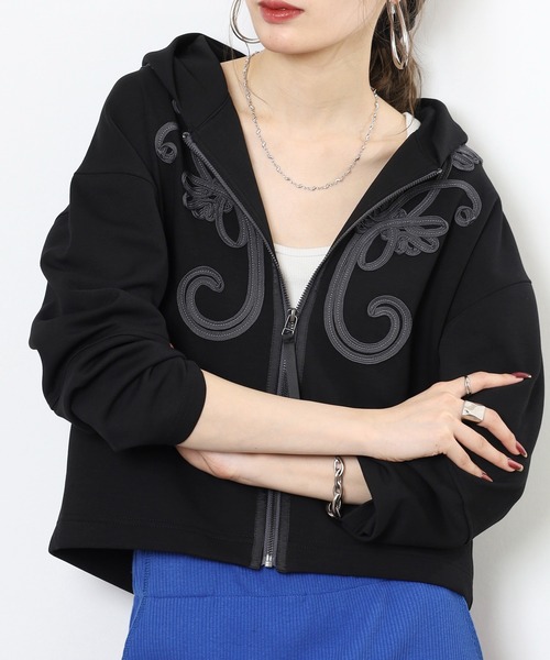 EGLANTINE（エグランティーヌ）の「EGLANTINE コード刺繍ジップパーカー（パーカー・レディース・モスグリーン/ブラック・38）」の5枚目の写真