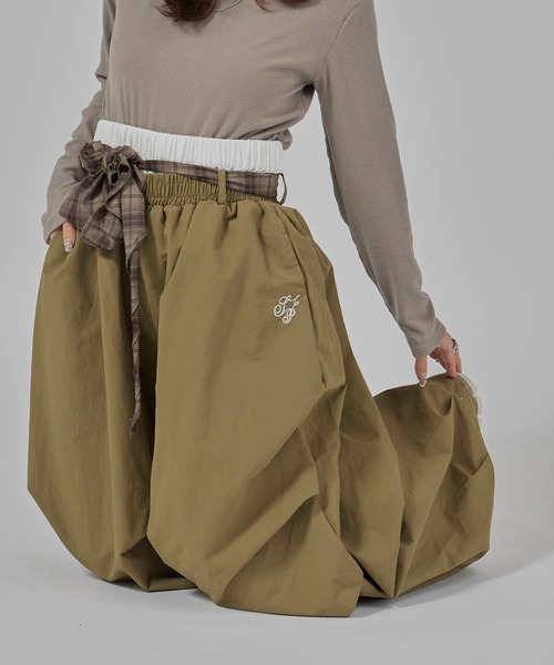 Chick（チック）の「Check Scarf-Attached Nylon Super Wide Pants / チェックスカーフ付き ナイロンスーパーワイドパンツ（その他パンツ・レディース・ブラック/グリーン・S/M）」の2枚目の写真