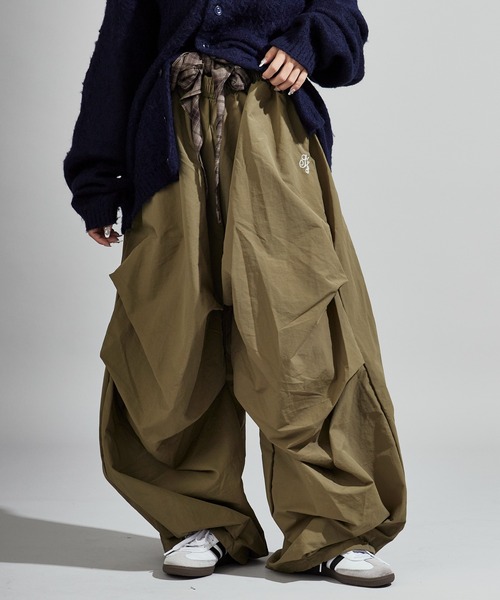 Chick（チック）の「Check Scarf-Attached Nylon Super Wide Pants / チェックスカーフ付き ナイロンスーパーワイドパンツ（その他パンツ・レディース・ブラック/グリーン・S/M）」の16枚目の写真