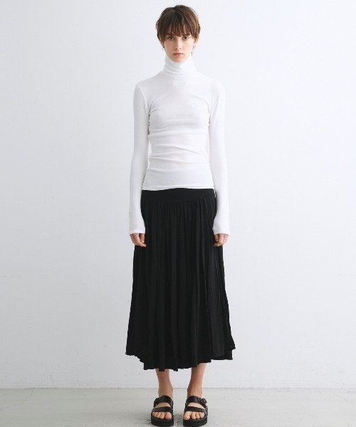 three dots(スリードッツ)の「レーヨンニットリブジャージー タートルトップ(ニット/セーター・レディース・ブラック/ホワイト/ネイビー・SMALL/MEDIUM)」の11枚目の写真