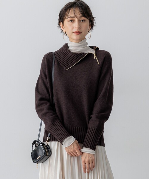 23区(ニジュウサンク)の「ボイルドウールコンビ ジップ タートルニット(ニット/セーター・レディース・ダークブラウン系/ベージュ系/グレー系/ネイビー系・38)」の2枚目の写真