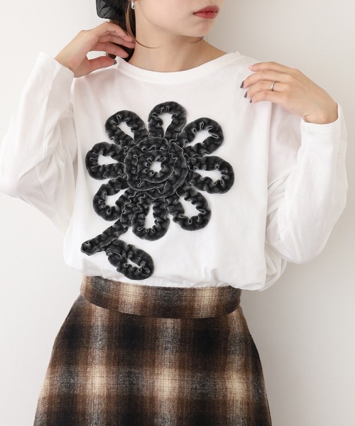 BARNDOOR(バーンドア)の「20天竺花フリルドルマンロンT 長袖(Tシャツ/カットソー・レディース・杢グレー/ブラック/アイボリー・FREE)」の5枚目の写真