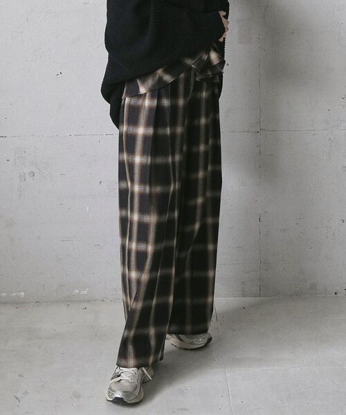 GARAGE OF GOOD CLOTHING（ガレージオブグッドクロージング）の「【日本製】オンブレチェック２タックワイドパンツ（その他パンツ・レディース・チェック・36）」の2枚目の写真