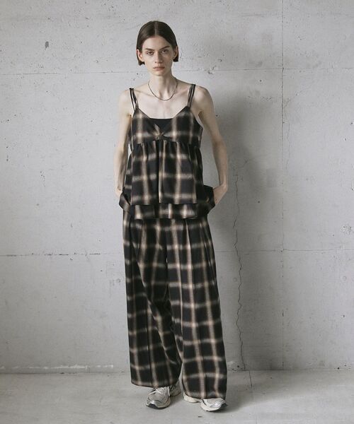 GARAGE OF GOOD CLOTHING（ガレージオブグッドクロージング）の「【日本製】オンブレチェック２タックワイドパンツ（その他パンツ・レディース・チェック・36）」の3枚目の写真