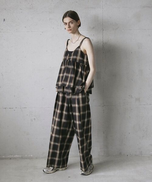 GARAGE OF GOOD CLOTHING（ガレージオブグッドクロージング）の「【日本製】オンブレチェック２タックワイドパンツ（その他パンツ・レディース・チェック・36）」の4枚目の写真