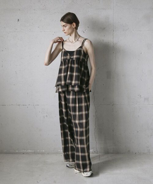 GARAGE OF GOOD CLOTHING（ガレージオブグッドクロージング）の「【日本製】オンブレチェック２タックワイドパンツ（その他パンツ・レディース・チェック・36）」の6枚目の写真