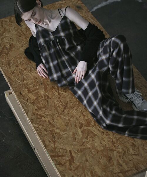 GARAGE OF GOOD CLOTHING（ガレージオブグッドクロージング）の「【日本製】オンブレチェック２タックワイドパンツ（その他パンツ・レディース・チェック・36）」の8枚目の写真