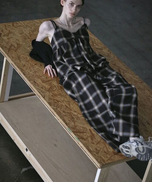 GARAGE OF GOOD CLOTHING（ガレージオブグッドクロージング）の「【日本製】オンブレチェック２タックワイドパンツ（その他パンツ・レディース・チェック・36）」の9枚目の写真
