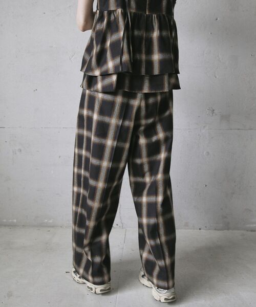 GARAGE OF GOOD CLOTHING（ガレージオブグッドクロージング）の「【日本製】オンブレチェック２タックワイドパンツ（その他パンツ・レディース・チェック・36）」の10枚目の写真
