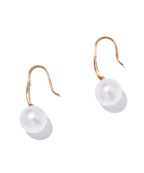 les bonbon(ルボンボン)の「【les bonbon】organic pearl hook pierce/オーガニック パール フック ピアス(ピアス(両耳用)・レディース・イエローゴールド・FREE)」の6枚目の写真