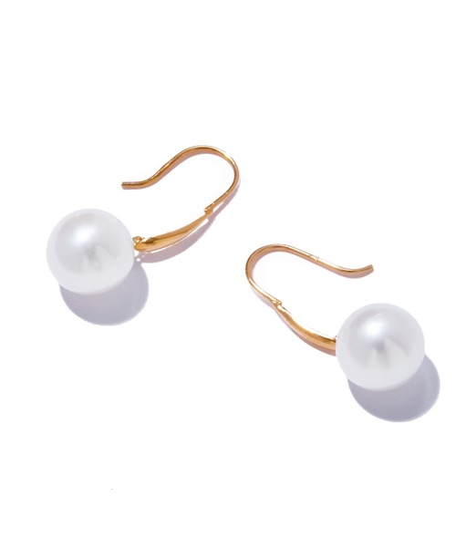 les bonbon(ルボンボン)の「【les bonbon】organic pearl hook pierce/オーガニック パール フック ピアス(ピアス(両耳用)・レディース・イエローゴールド・FREE)」の2枚目の写真