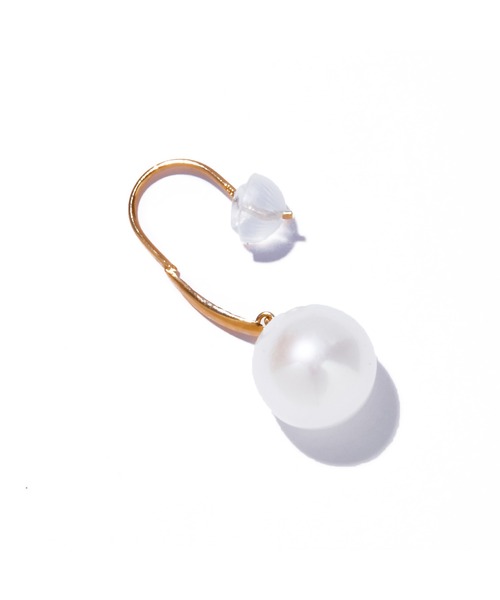 les bonbon(ルボンボン)の「【les bonbon】organic pearl hook pierce/オーガニック パール フック ピアス(ピアス(両耳用)・レディース・イエローゴールド・FREE)」の3枚目の写真