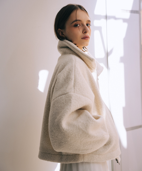 SELFIST（セルフィスト）の「ボリューム袖シープボアジャケット　秋服　冬服　アウター（ブルゾン・レディース・ブラック/アイボリー・フリー）」の14枚目の写真