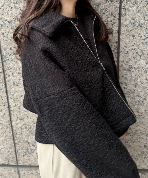 SELFIST（セルフィスト）の「ボリューム袖シープボアジャケット　秋服　冬服　アウター（ブルゾン・レディース・ブラック/アイボリー・フリー）」の6枚目の写真