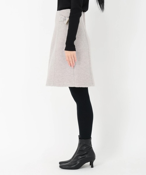 UNIVERVAL MUSE（ユニバーバル ミューズ）の「イタリアンエアリー_リボンモチーフミニスカート（スカート・レディース・グレー・2）」の4枚目の写真