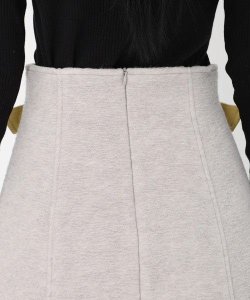UNIVERVAL MUSE（ユニバーバル ミューズ）の「イタリアンエアリー_リボンモチーフミニスカート（スカート・レディース・グレー・2）」の7枚目の写真