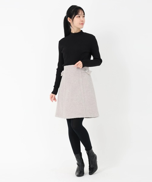 UNIVERVAL MUSE（ユニバーバル ミューズ）の「イタリアンエアリー_リボンモチーフミニスカート（スカート・レディース・グレー・2）」の3枚目の写真