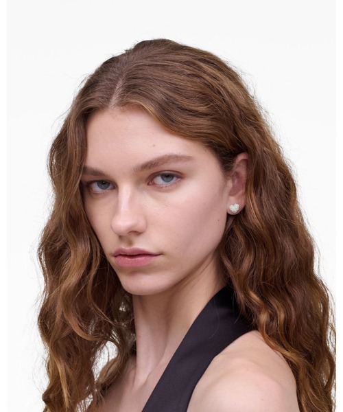 MARC JACOBS（マークジェイコブス）の「HEART PAVE STUD EARRINGS/ザ ハート パヴェ ピアス（ピアス（両耳用）・レディース・グレー系その他・ONE SIZE）」の2枚目の写真