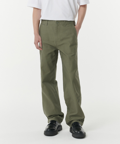 MUSINSA STANDARD（ムシンサスタンダード）の「ホワイトサテンオフィサーパンツ[オリーブ]（その他パンツ・メンズ・その他・38/42/36/34/32/31/33/26/27/28/40/30/29）」の2枚目の写真