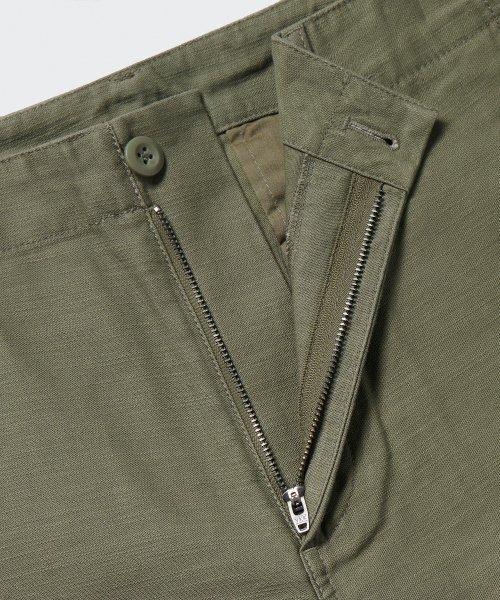 MUSINSA STANDARD（ムシンサスタンダード）の「ホワイトサテンオフィサーパンツ[オリーブ]（その他パンツ・メンズ・その他・38/42/36/34/32/31/33/26/27/28/40/30/29）」の4枚目の写真