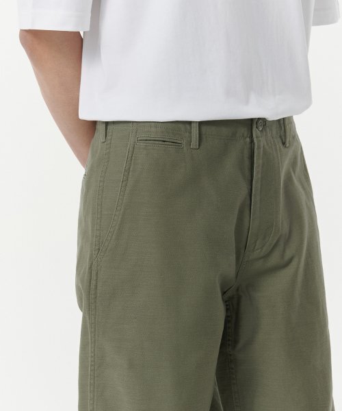 MUSINSA STANDARD（ムシンサスタンダード）の「ホワイトサテンオフィサーパンツ[オリーブ]（その他パンツ・メンズ・その他・38/42/36/34/32/31/33/26/27/28/40/30/29）」の5枚目の写真