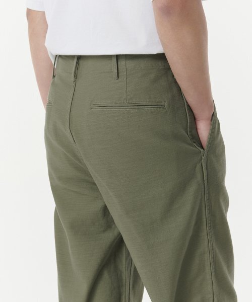 MUSINSA STANDARD（ムシンサスタンダード）の「ホワイトサテンオフィサーパンツ[オリーブ]（その他パンツ・メンズ・その他・38/42/36/34/32/31/33/26/27/28/40/30/29）」の6枚目の写真