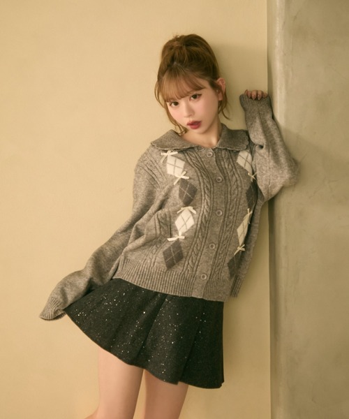 TITTY&CO.（ティティーアンドコー）の「リボン付きアーガイル柄ニット（カーディガン/ボレロ・レディース・ベージュ/レッド/グレー・FREE）」の8枚目の写真