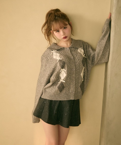 TITTY&CO.（ティティーアンドコー）の「リボン付きアーガイル柄ニット（カーディガン/ボレロ・レディース・ベージュ/レッド/グレー・FREE）」の10枚目の写真