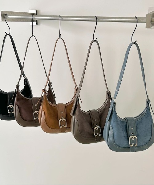 FINEnough(ファインナフ)の「フェイクスエード切り替えバックルベルトショルダーバッグ(ショルダーバッグ・レディース・ブラウン/ベージュ系その他/キャメル/ブラック/ブルー・FREE)」の6枚目の写真