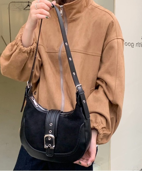 FINEnough(ファインナフ)の「フェイクスエード切り替えバックルベルトショルダーバッグ(ショルダーバッグ・レディース・ブラウン/ベージュ系その他/キャメル/ブラック/ブルー・FREE)」の19枚目の写真