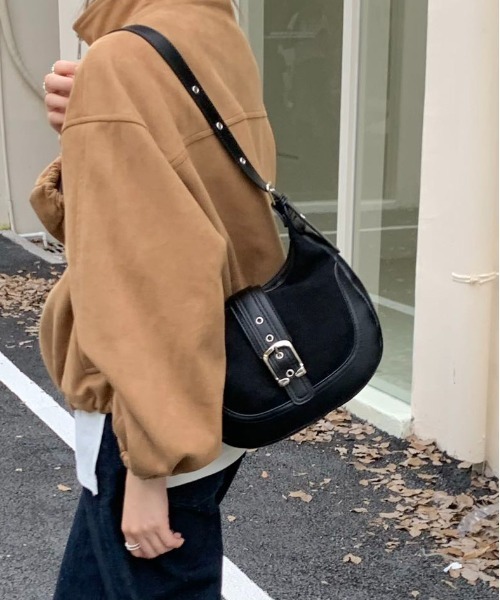 FINEnough(ファインナフ)の「フェイクスエード切り替えバックルベルトショルダーバッグ(ショルダーバッグ・レディース・ブラウン/ベージュ系その他/キャメル/ブラック/ブルー・FREE)」の21枚目の写真