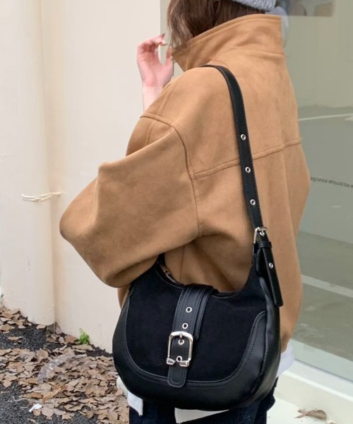FINEnough(ファインナフ)の「フェイクスエード切り替えバックルベルトショルダーバッグ(ショルダーバッグ・レディース・ブラウン/ベージュ系その他/キャメル/ブラック/ブルー・FREE)」の22枚目の写真
