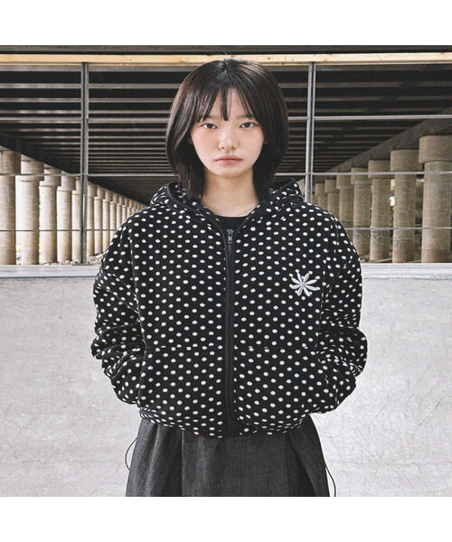 DAMISH(ダミシュ)の「ポルカドットフリースフードジップアップ_ブラック(その他アウター・レディース・ブラック・FREE)」の1枚目の写真