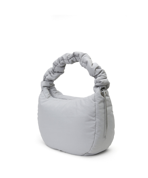 UNDERCONTROL STUDIO(アンダーコントロールスタジオ)の「ストラップ調整可能ダウンショルダーバッグ CLOUD CROSS BODY BAG / BIG / コンバートストラップ / SK(メッセンジャーバッグ・レディース・その他・FREE)」の4枚目の写真