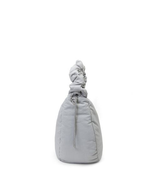 UNDERCONTROL STUDIO(アンダーコントロールスタジオ)の「ストラップ調整可能ダウンショルダーバッグ CLOUD CROSS BODY BAG / BIG / コンバートストラップ / SK(メッセンジャーバッグ・レディース・その他・FREE)」の8枚目の写真