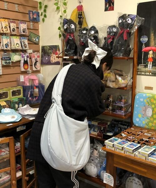 UNDERCONTROL STUDIO(アンダーコントロールスタジオ)の「ストラップ調整可能ダウンショルダーバッグ CLOUD CROSS BODY BAG / BIG / コンバートストラップ / SK(メッセンジャーバッグ・レディース・その他・FREE)」の16枚目の写真