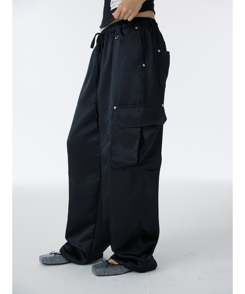 WHOLE PAPER(ホールペーパー)の「サテンワイドカーゴパンツ(ブラック)(その他パンツ・レディース・ブラック・ONE)」の8枚目の写真