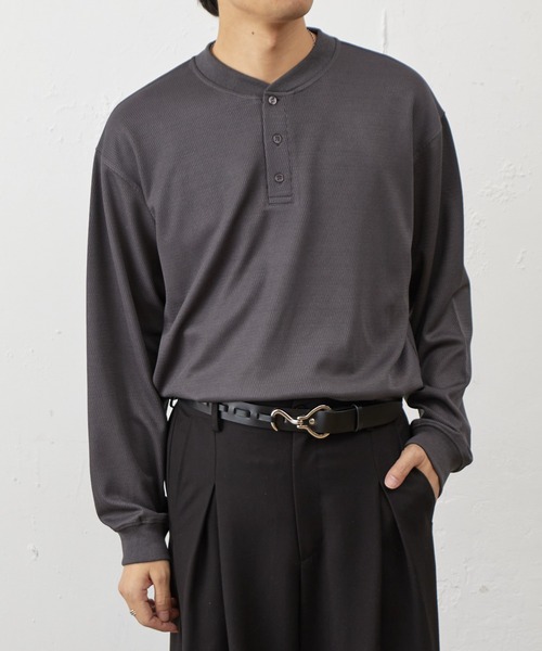 COLONY 2139(コロニートゥーワンスリーナイン)の「ハニカムヘンリーネックプルオーバー(Tシャツ/カットソー・メンズ・チャコールグレー/ブラック/ホワイト・MEDIUM/LARGE)」の1枚目の写真
