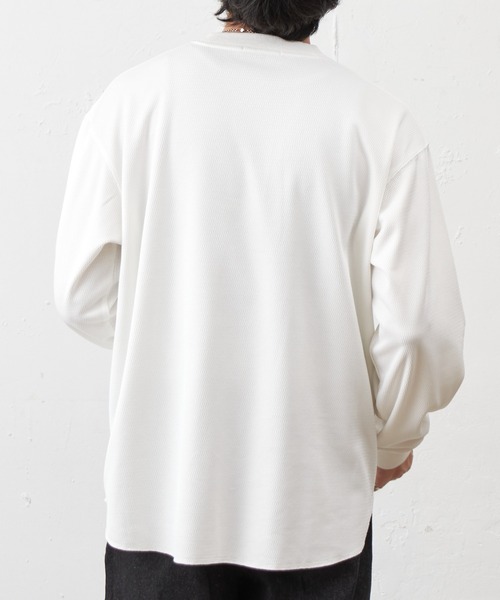 COLONY 2139(コロニートゥーワンスリーナイン)の「ハニカムヘンリーネックプルオーバー(Tシャツ/カットソー・メンズ・チャコールグレー/ブラック/ホワイト・MEDIUM/LARGE)」の5枚目の写真