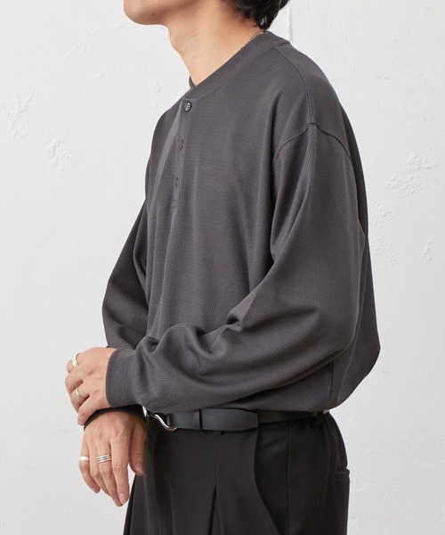 COLONY 2139(コロニートゥーワンスリーナイン)の「ハニカムヘンリーネックプルオーバー(Tシャツ/カットソー・メンズ・チャコールグレー/ブラック/ホワイト・MEDIUM/LARGE)」の21枚目の写真