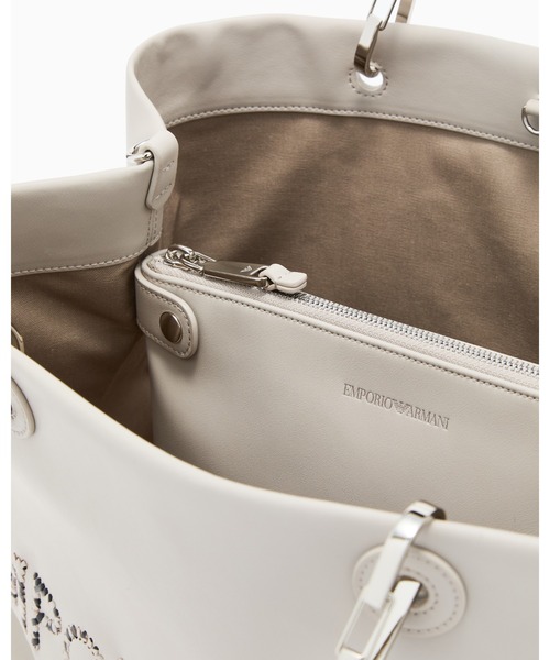 EMPORIO ARMANI(エンポリオアルマーニ)の「【エンポリオ アルマーニ】MyEA ミディアムショッパー ナッパレザー ゼブラストライプロゴ(トートバッグ・レディース・ベージュ系その他・FREE)」の5枚目の写真