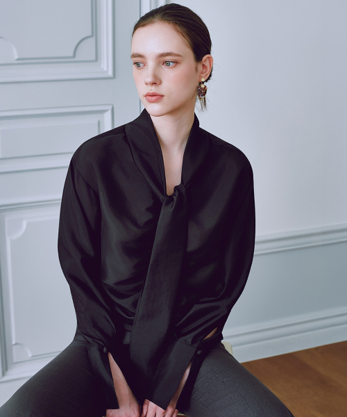 JULIY&CALLA（ジュリー&カラー）の「25FW カラー1 GBTN ララ ブラウス ブラック (ツーウェイ)（シャツ/ブラウス・レディース・その他・FREE）」の3枚目の写真