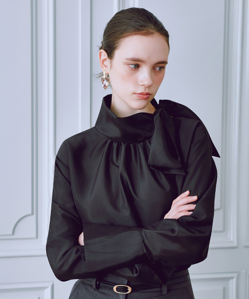 JULIY&CALLA（ジュリー&カラー）の「25FW カラー1 GBTN ララ ブラウス ブラック (ツーウェイ)（シャツ/ブラウス・レディース・その他・FREE）」の4枚目の写真