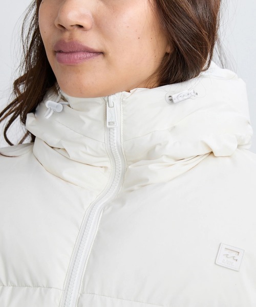 BILLABONG(ビラボン)の「BILLABONG レディース 【A/DIV.】STAND LOGO ADIV DOWN ジャケット 【2025年秋冬モデル】/ビラボン撥水加工ダウンジャケット(ブルゾン・レディース・ブラック/クリーム・MEDIUM/LARGE)」の11枚目の写真