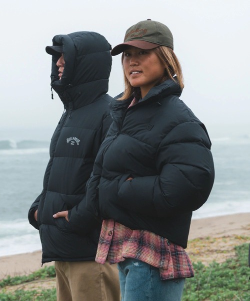 BILLABONG(ビラボン)の「BILLABONG レディース 【A/DIV.】STAND LOGO ADIV DOWN ジャケット 【2025年秋冬モデル】/ビラボン撥水加工ダウンジャケット(ブルゾン・レディース・ブラック/クリーム・MEDIUM/LARGE)」の15枚目の写真