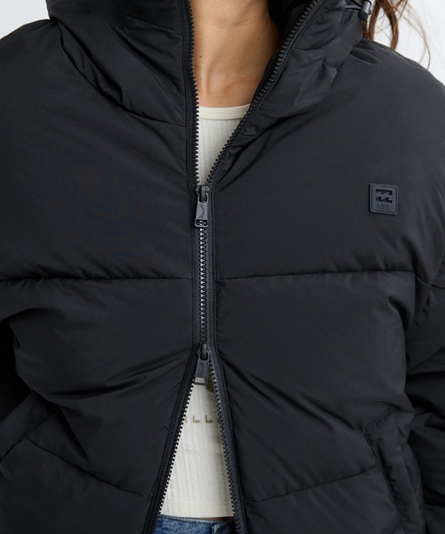 BILLABONG(ビラボン)の「BILLABONG レディース 【A/DIV.】STAND LOGO ADIV DOWN ジャケット 【2025年秋冬モデル】/ビラボン撥水加工ダウンジャケット(ブルゾン・レディース・ブラック/クリーム・MEDIUM/LARGE)」の22枚目の写真